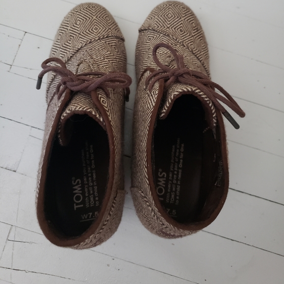 TOM'S Wedge Booties - Picture 4 of 5